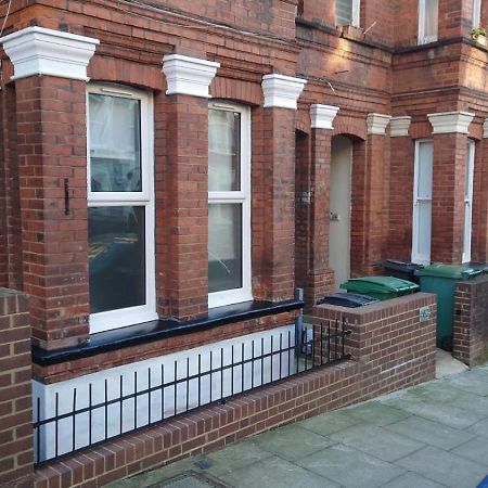 Stylish 2-Bed Flat In The Heart Of West Hampstead Lägenhet London Exteriör bild