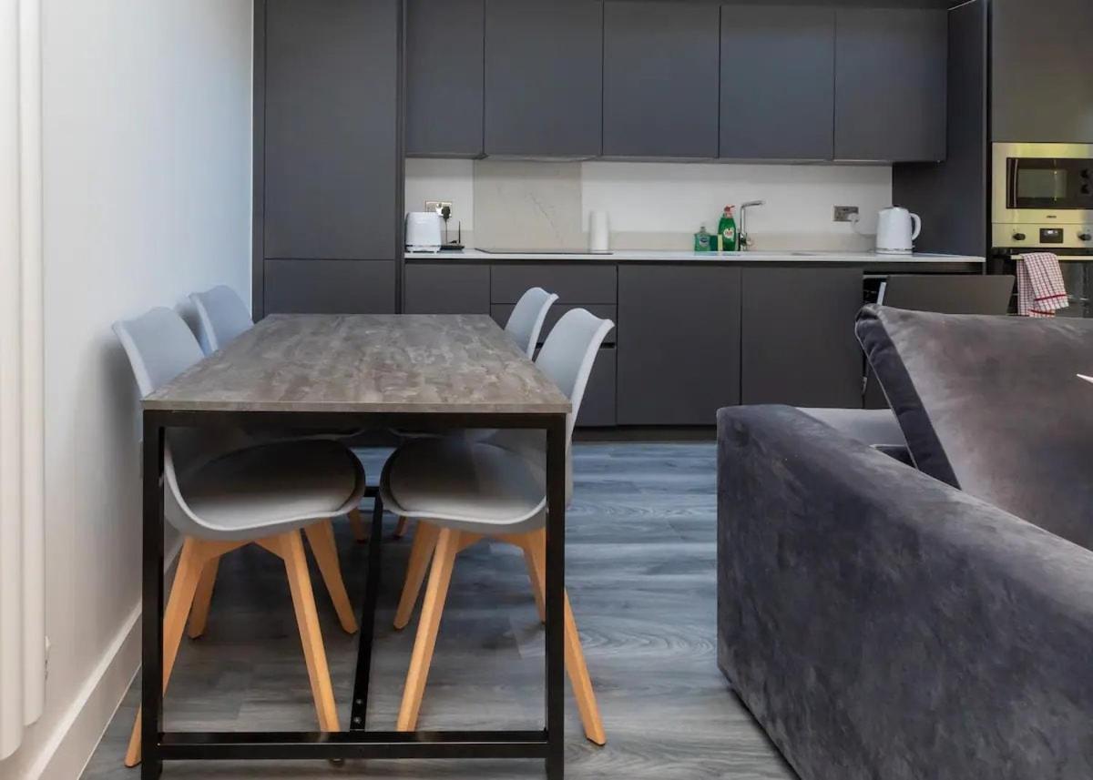 Stylish 2-Bed Flat In The Heart Of West Hampstead Lägenhet London Exteriör bild