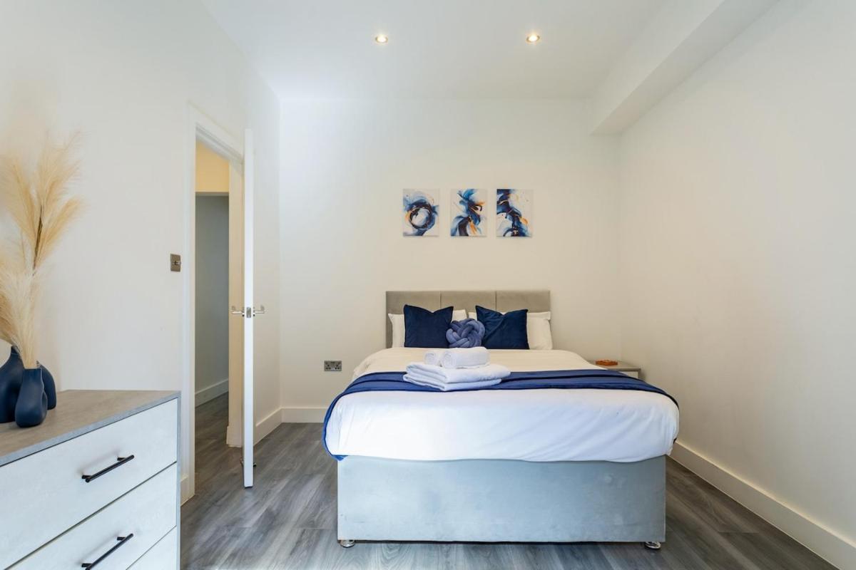 Stylish 2-Bed Flat In The Heart Of West Hampstead Lägenhet London Exteriör bild