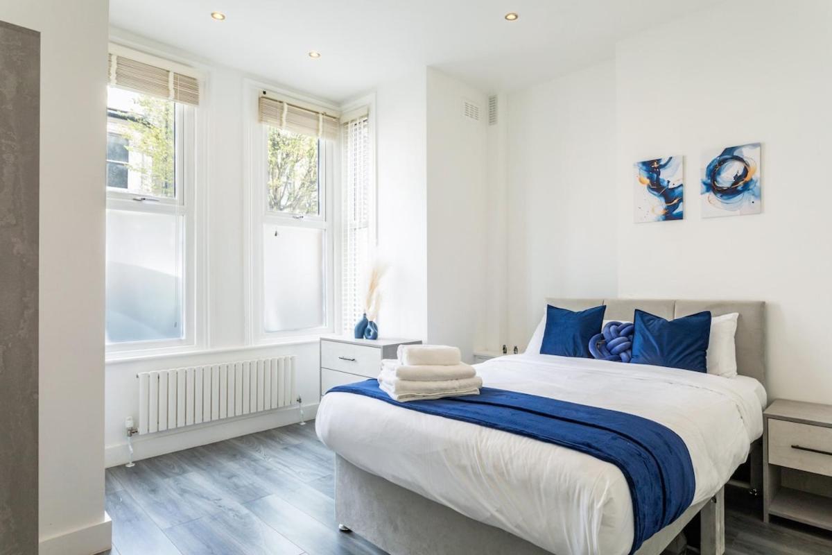 Stylish 2-Bed Flat In The Heart Of West Hampstead Lägenhet London Exteriör bild
