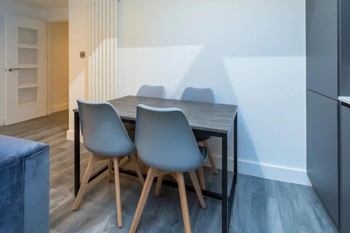 Stylish 2-Bed Flat In The Heart Of West Hampstead Lägenhet London Exteriör bild