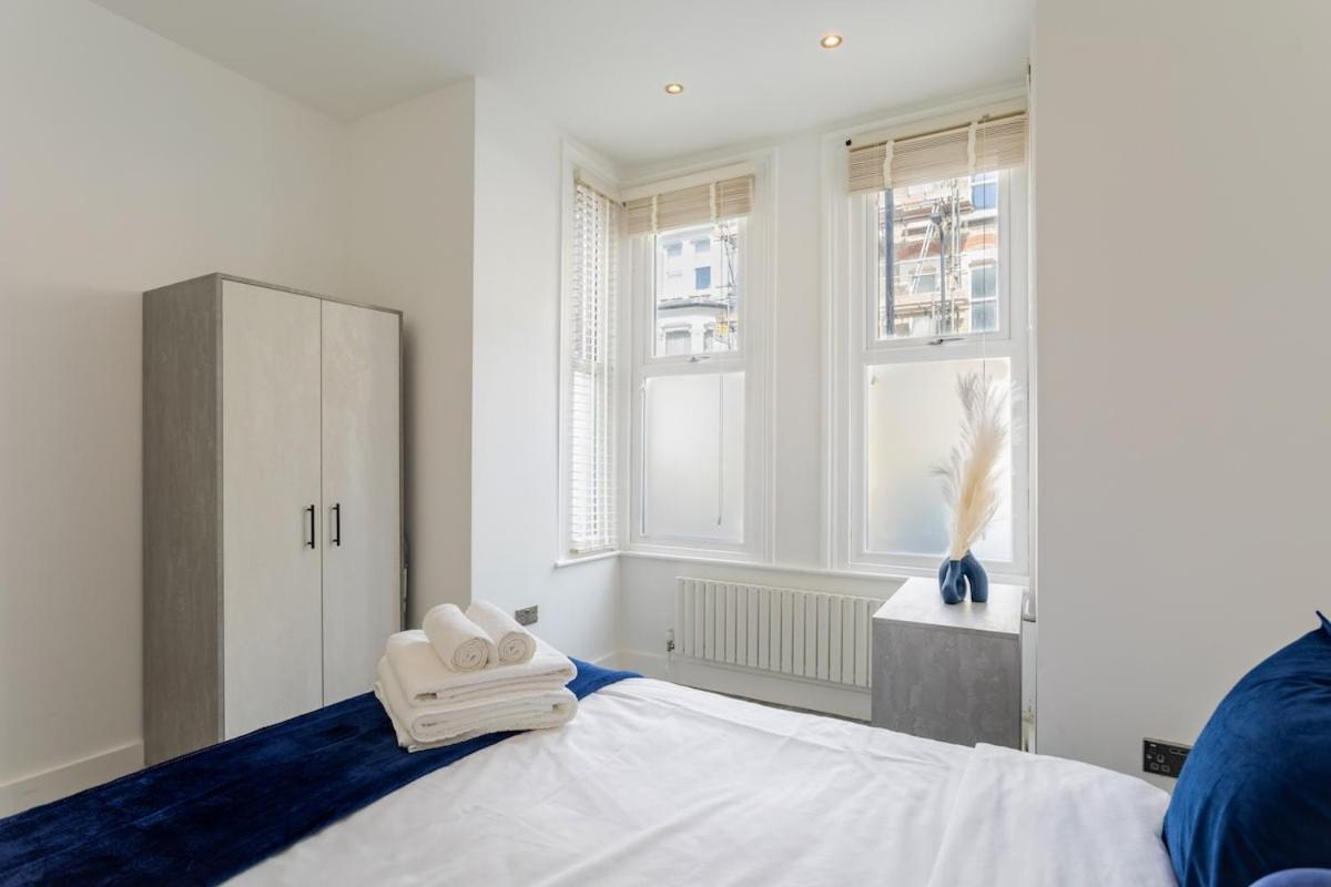 Stylish 2-Bed Flat In The Heart Of West Hampstead Lägenhet London Exteriör bild