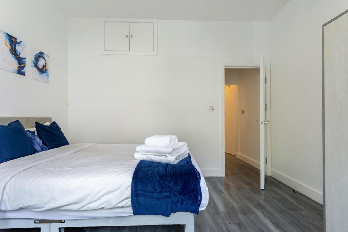 Stylish 2-Bed Flat In The Heart Of West Hampstead Lägenhet London Exteriör bild
