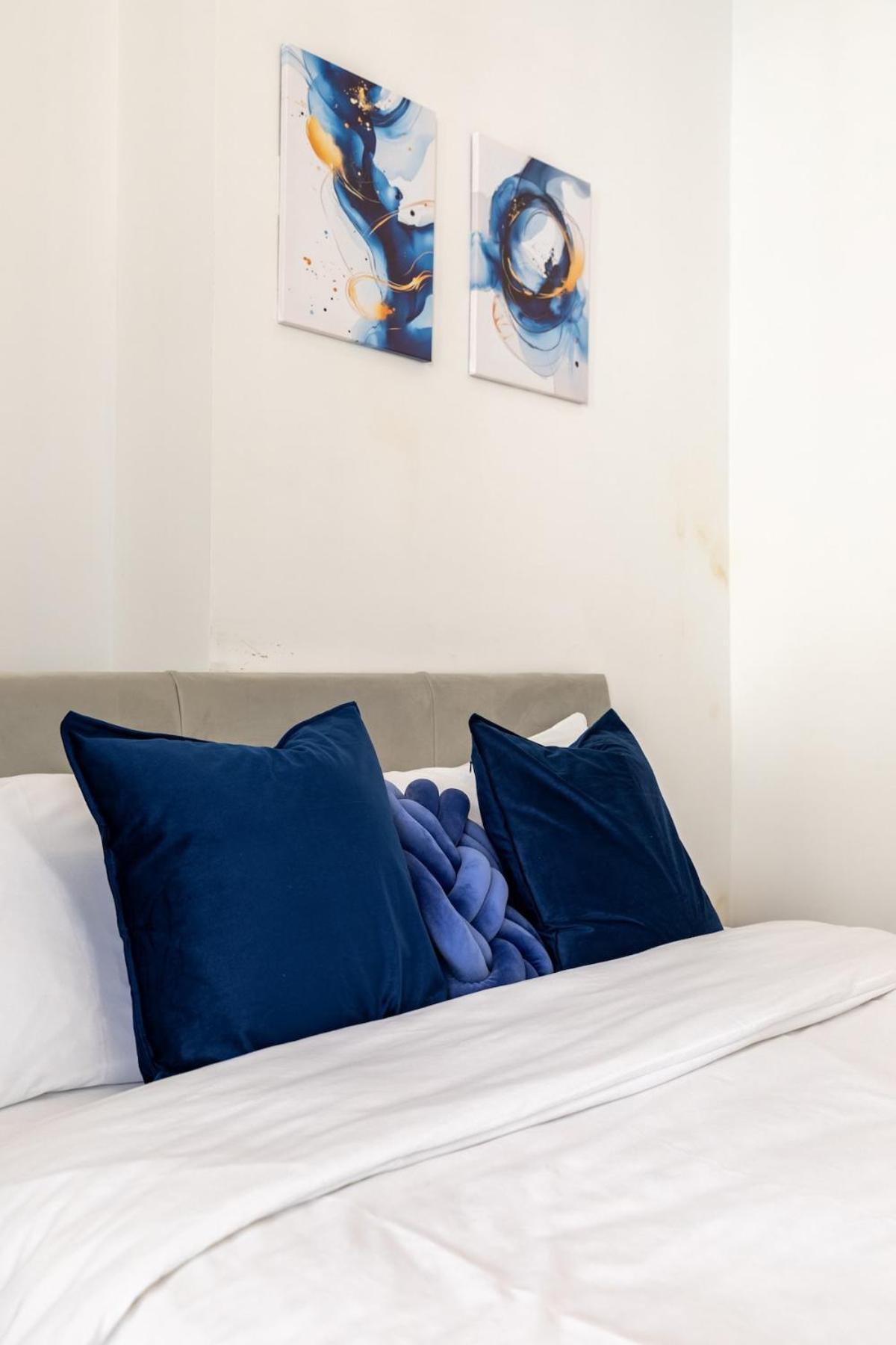 Stylish 2-Bed Flat In The Heart Of West Hampstead Lägenhet London Exteriör bild